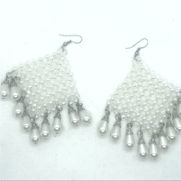 ⭐️SOLD⭐️Iridescent Pearl Earrings - Picture 4 of 6